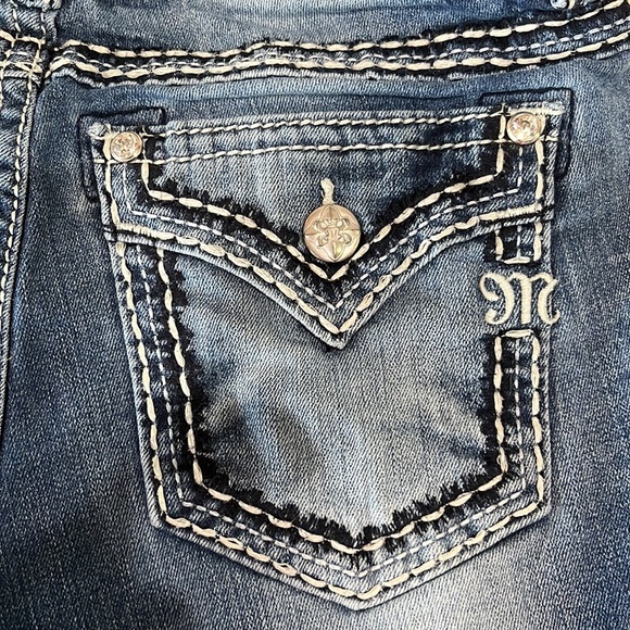 NEW LISTING. BEAUTIFUL 4 Pairs of MISS ME SHORTS. Normally $110 each. - Picture 7 of 8